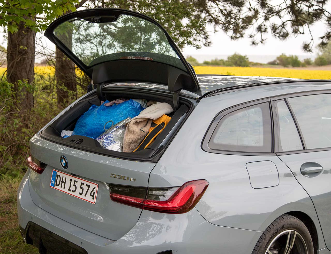 BMW 330e test: BMW's komplette pakke | bilmagasinet.dk