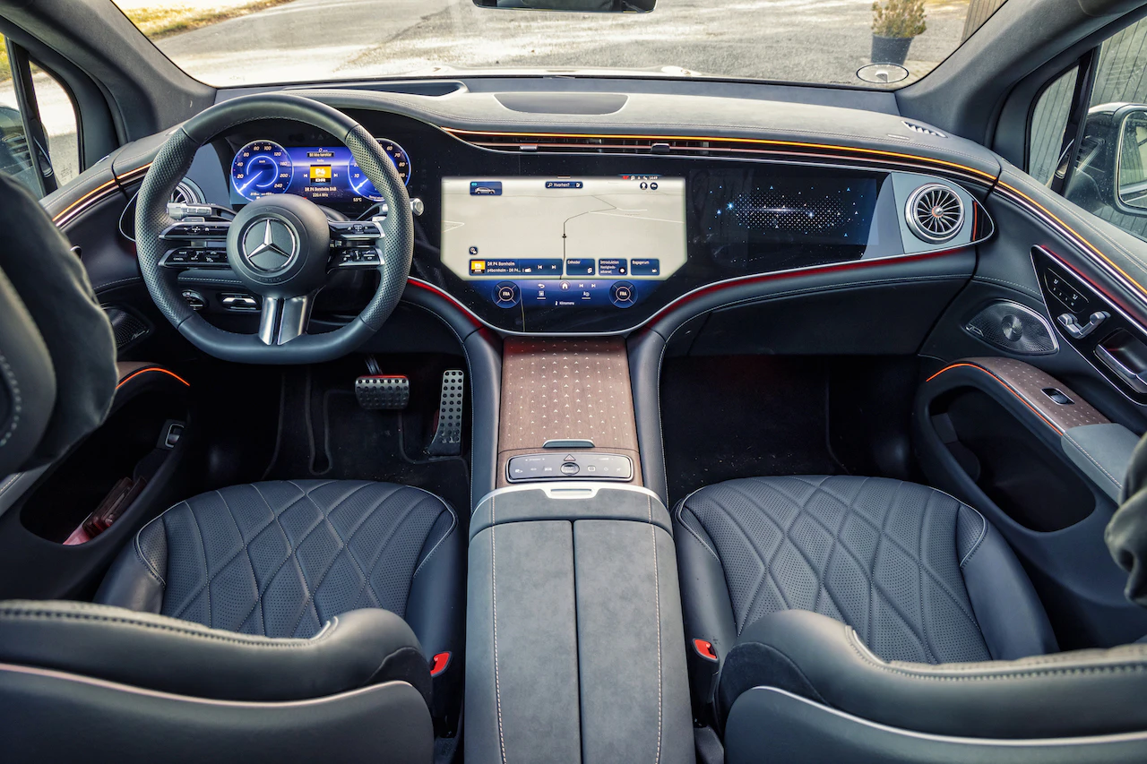 Danmarks mest luksuriøse elbil? Test og pris på Mercedes EQS SUV ...
