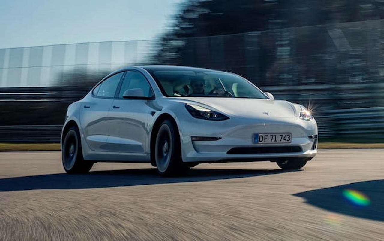 Markedsanalytiker om Teslas prishug: Priserne på brugte Teslaer er ...