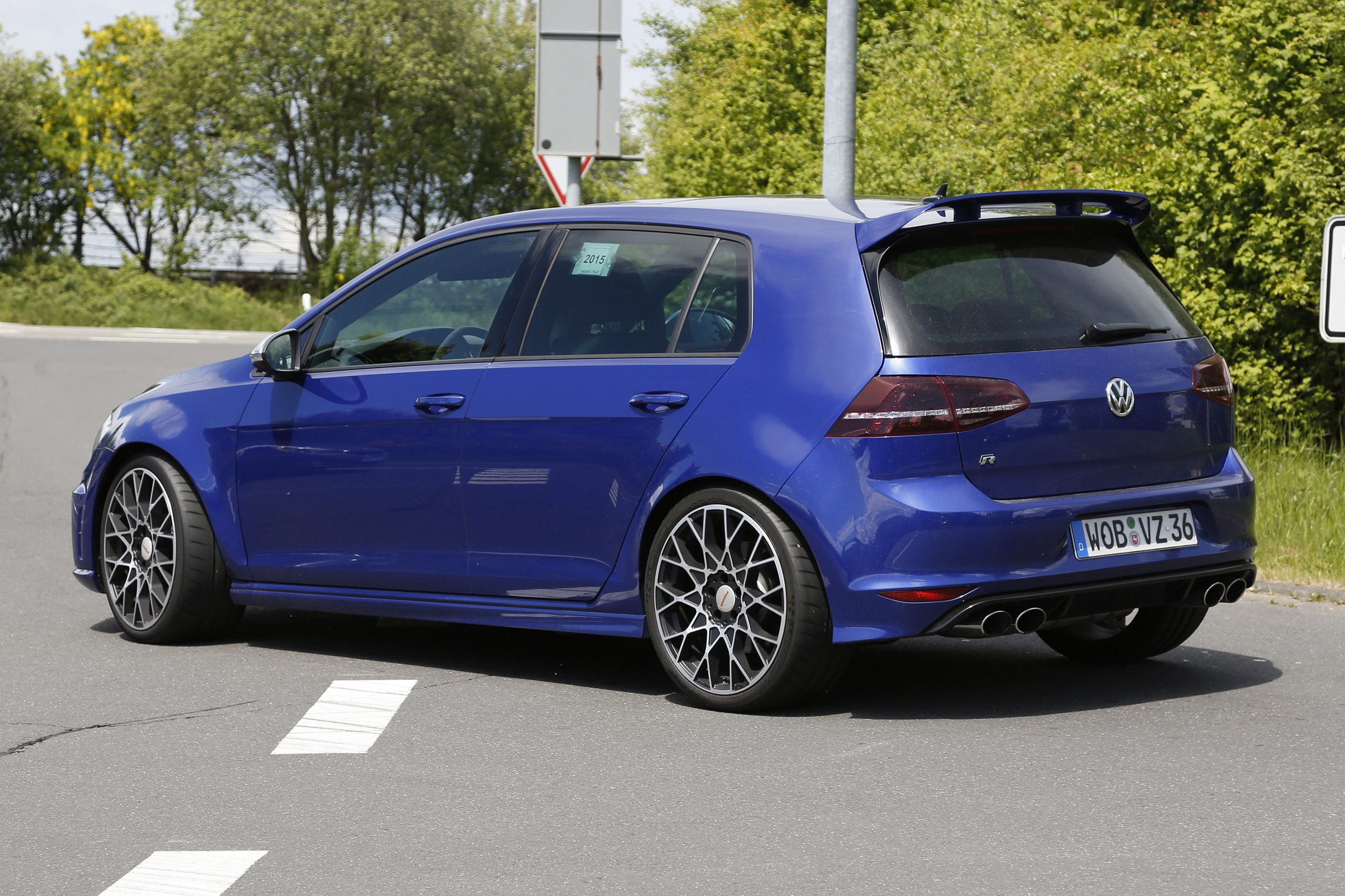 Spionfoto: Golf R400 | bilmagasinet.dk