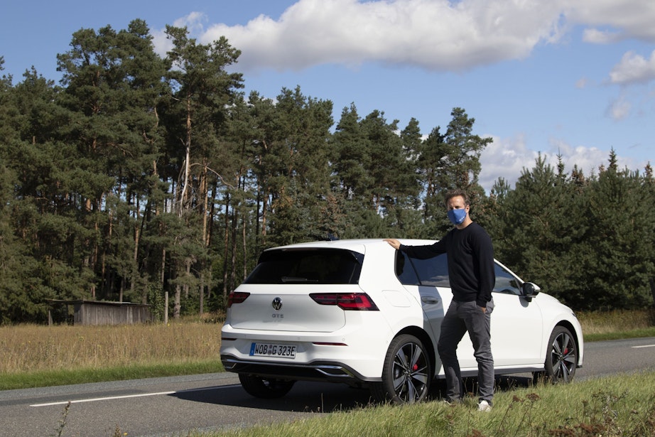 VW Golf GTE i hvid bagfra