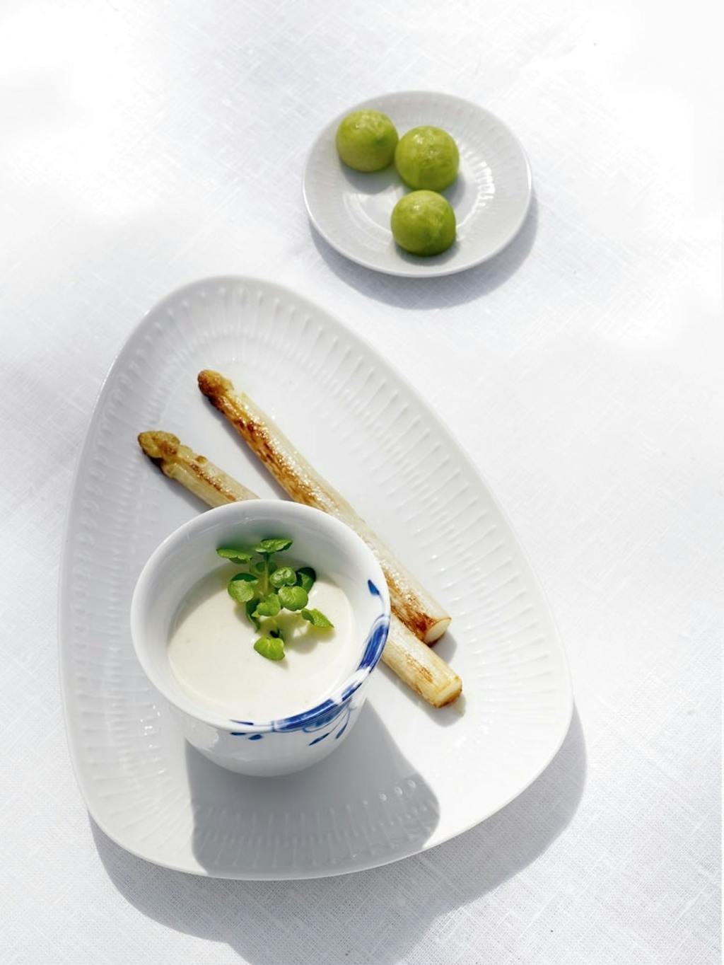 Opskrift med hvide asparges Opskrift med hvide asparges