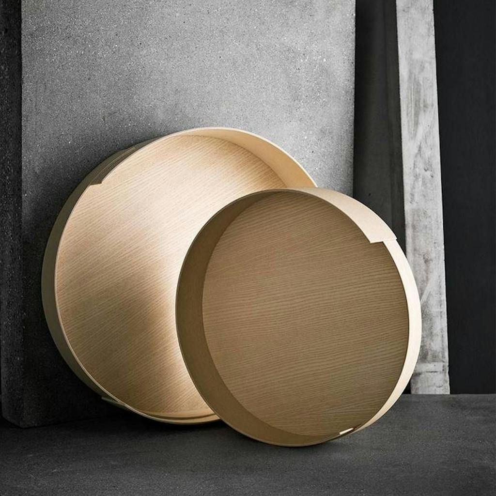 Rund serveringsbakke i træ