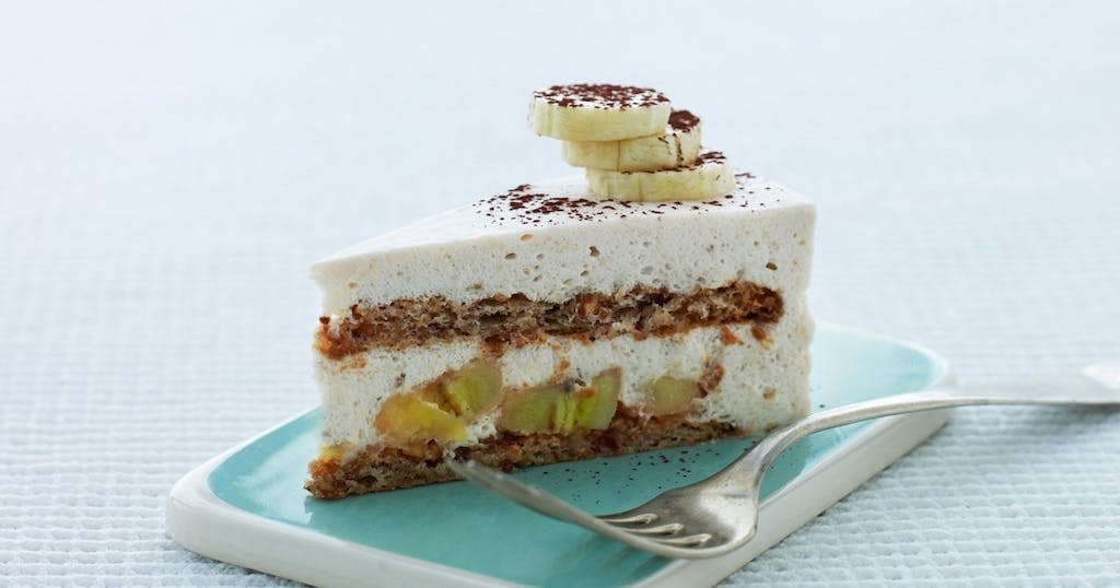 Kage i lag med flamberet banan Kage i lag med flamberet banan