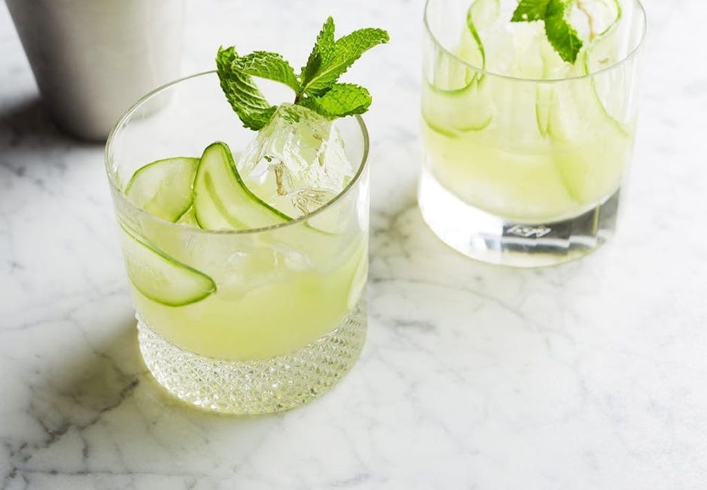 cucumber collins opskrift drink nem