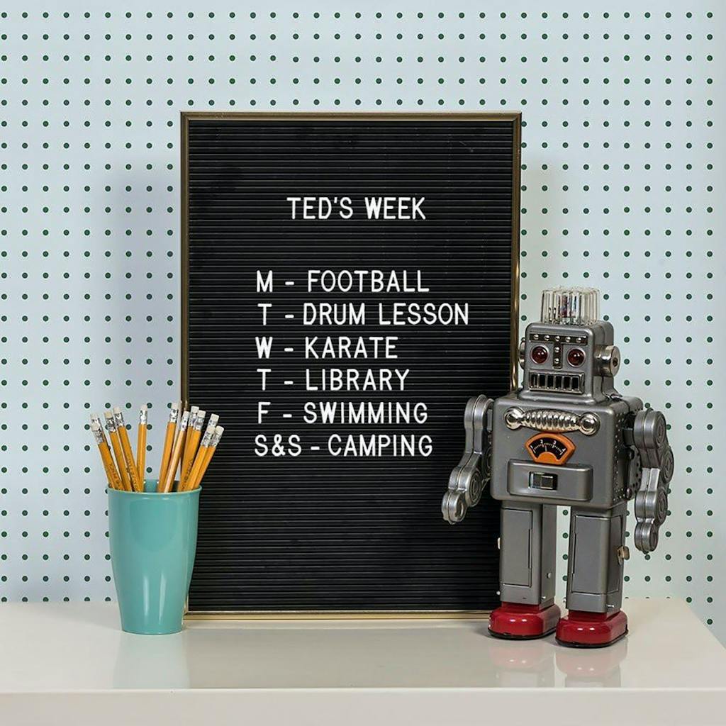 Bogstavtavle med guldramme set til 449 kr. Bogstavtavle med guldramme set til 449 kr.