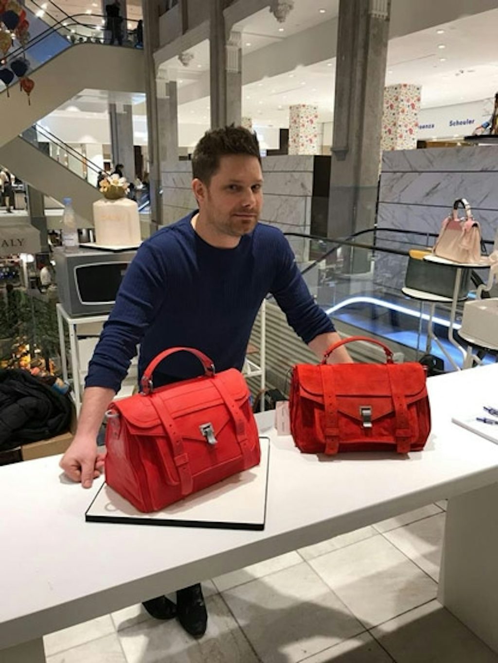 Kan du se forskel på den rigtige taske og kage-tasken? Kan du se forskel på den rigtige taske og kage-tasken?