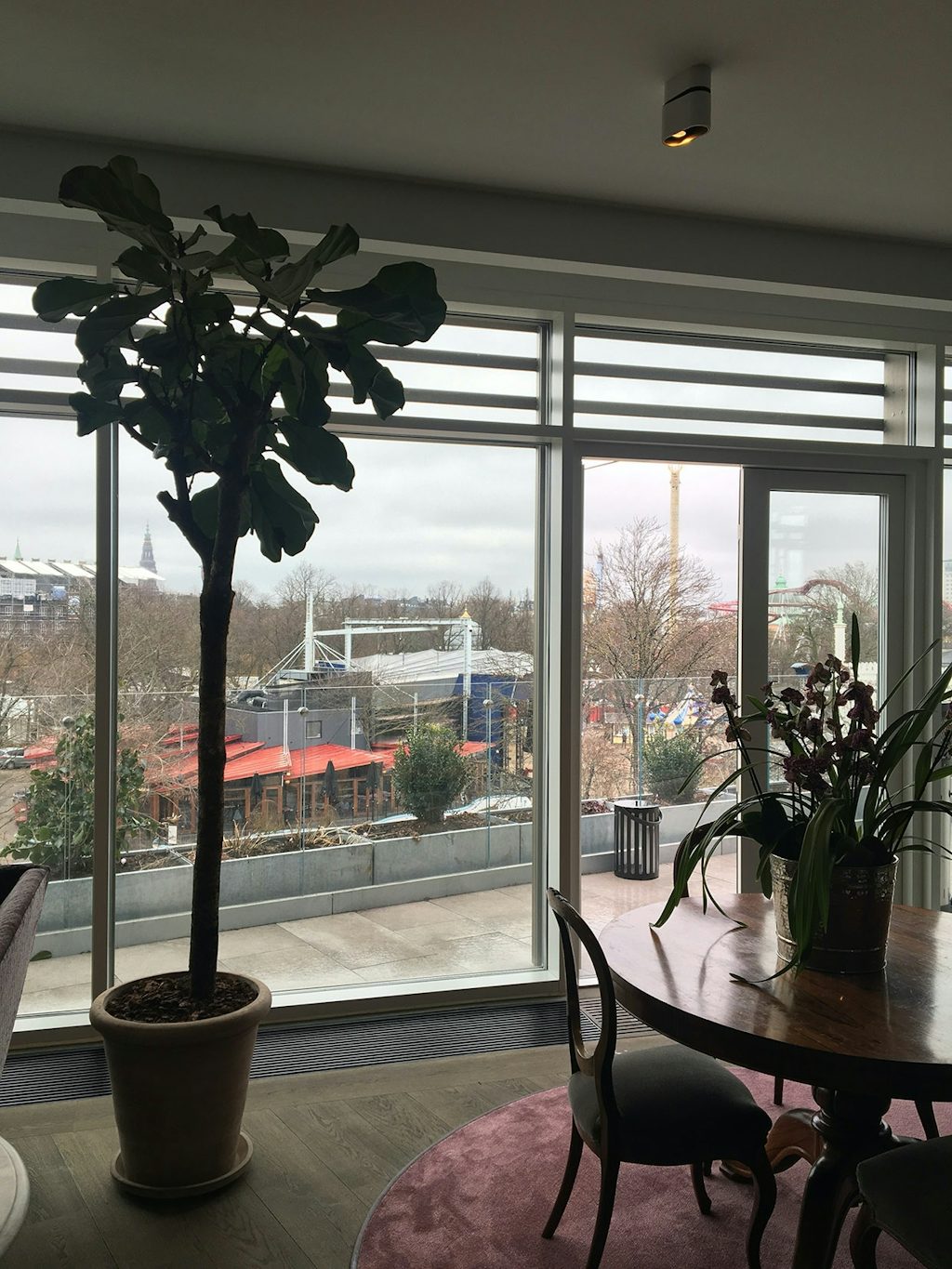 BO BEDRE Nimb Hotel Tivoli indretning stue spisebord