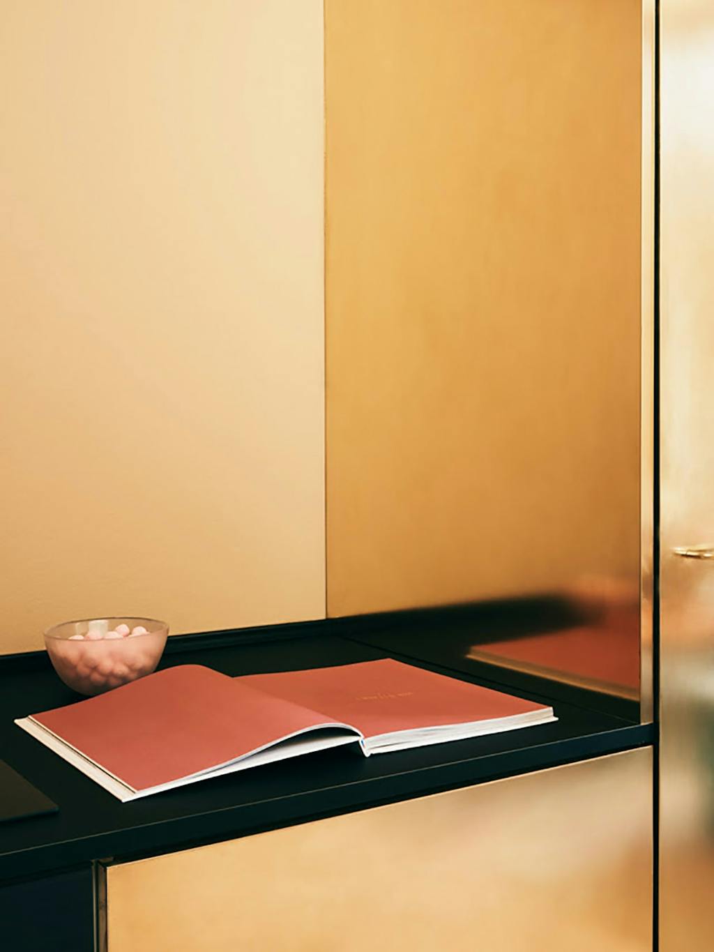 Stine Goya Reform messing guld guldkøkken showroom hovedkontor