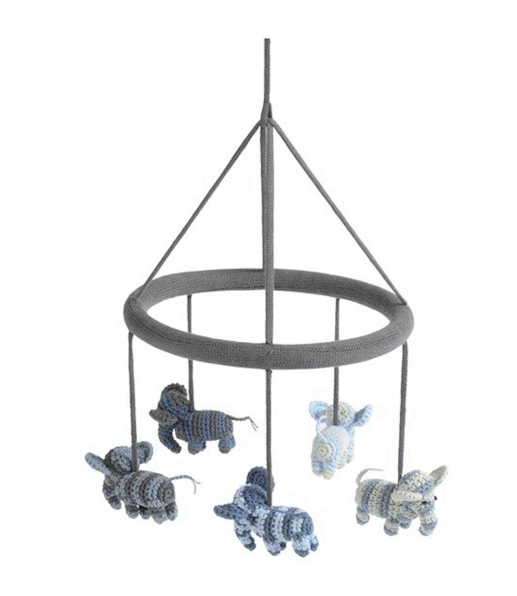 small suff uro med elefanter gå blå