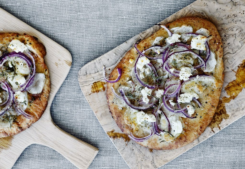 pizza opskrift hjemmelavet pizza pizzadej pizzabund pizza med gedeost