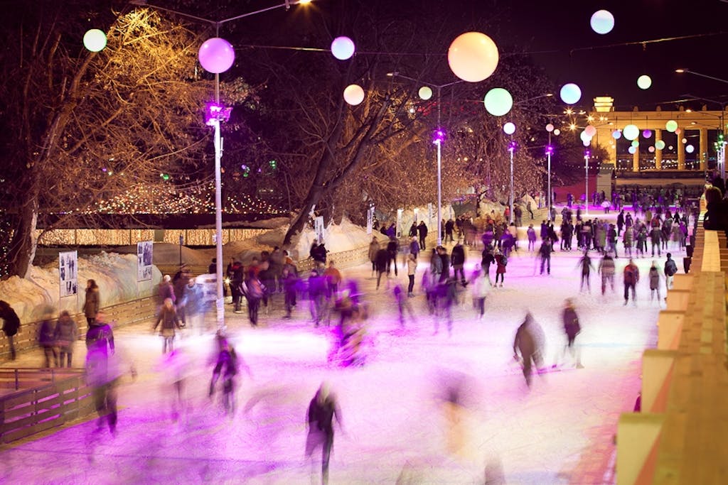 juleferie jule get away jul rejse moskva sne vinter gorky park skøjtebane skøjteløb