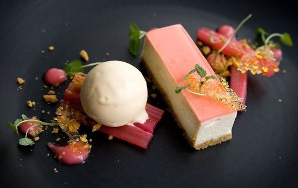 cheesecake med rabarber og vanilje