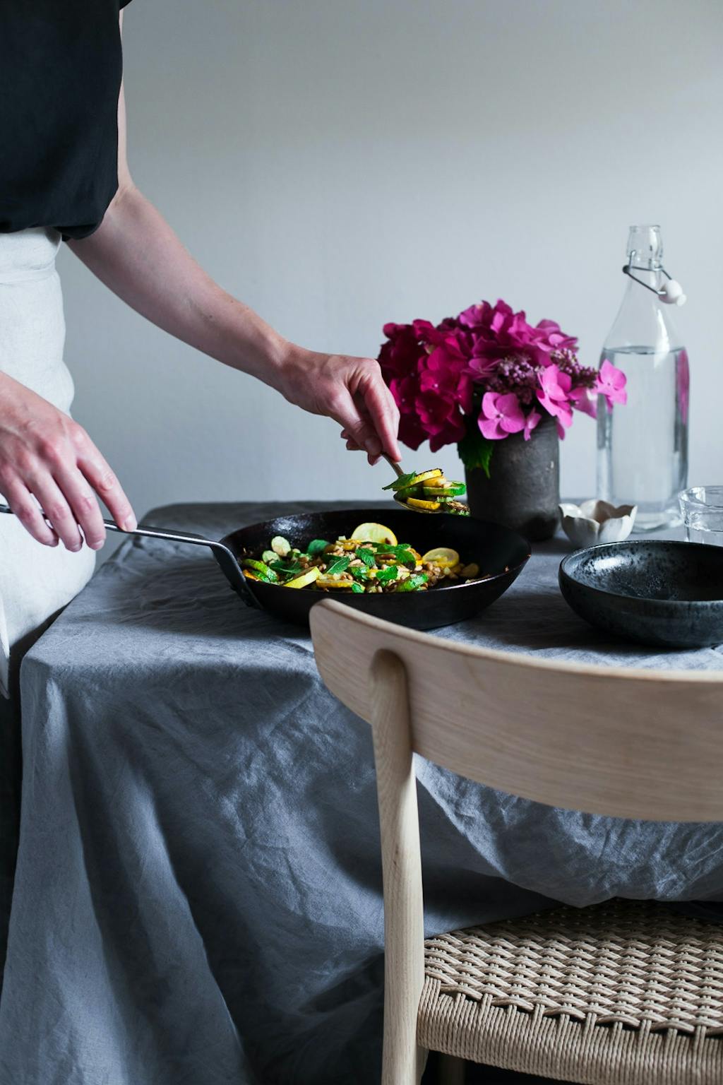 Stegt zucchini med saltede citroner og mynte