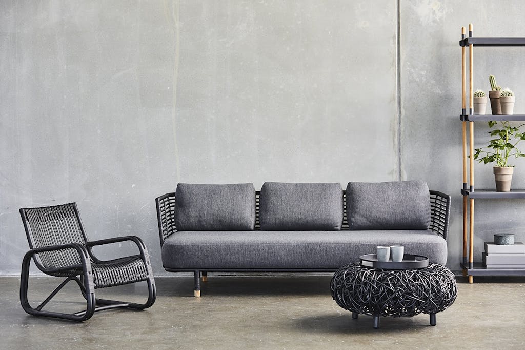 Ude-inde-møbel går i sort