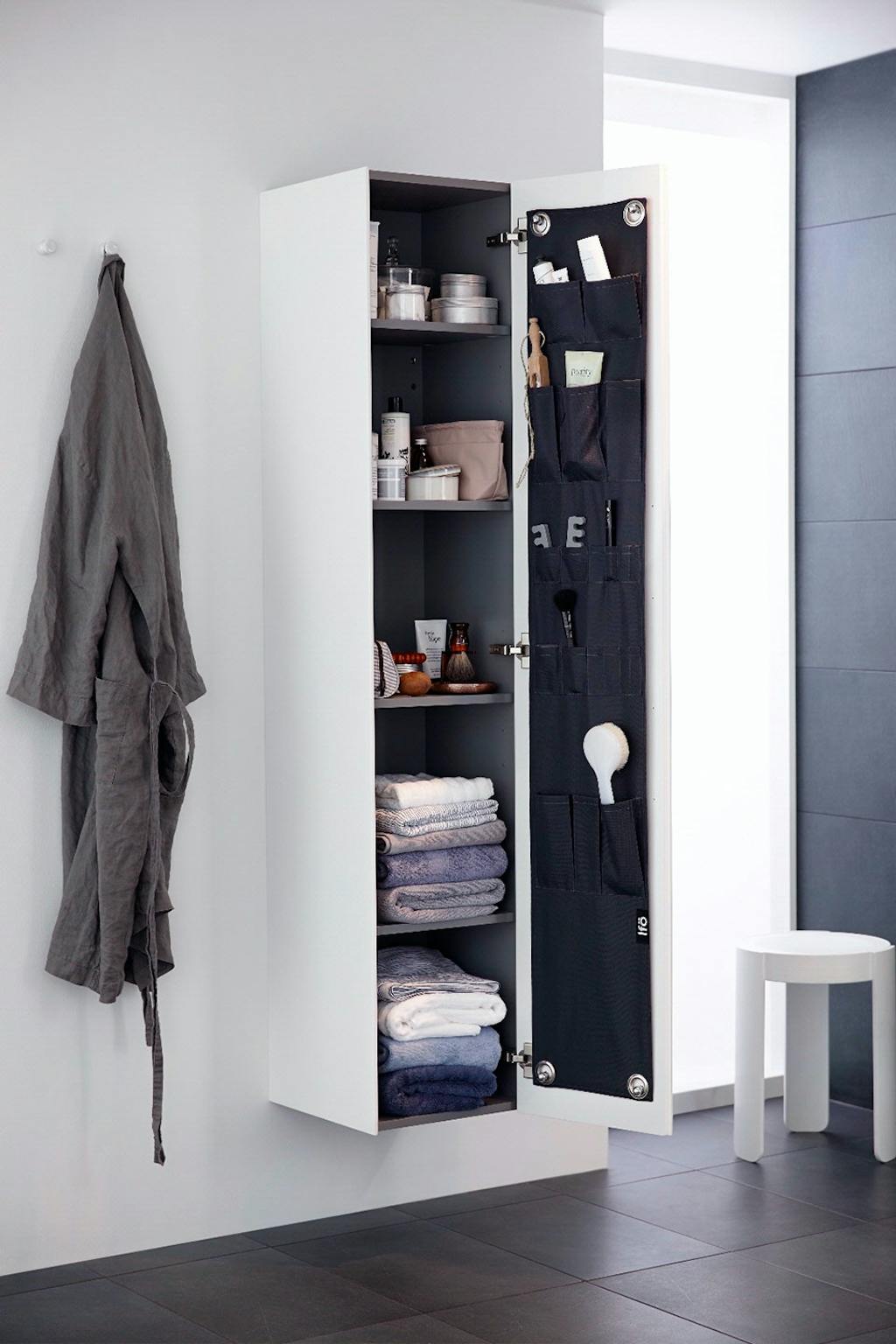 praktisk og flot opbevaring på badeværelset højskab fra Ifo sense opbevaring på lågen