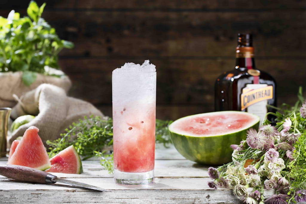 Opskrift på Cointreau fizz Opskrift på drink med cointreau og vandmelon