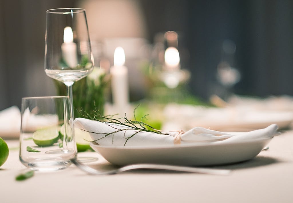 dæk et smukt bord til sommerens fester