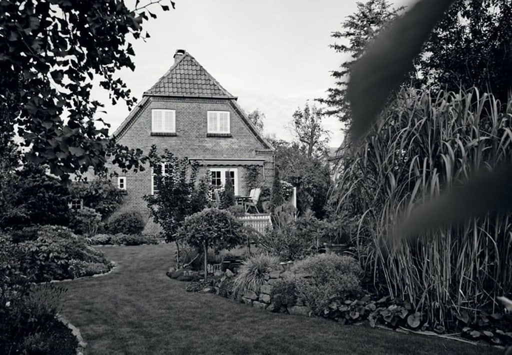 En have er en del af konceptet i en murermestervilla. En have er en del af konceptet i en murermestervilla.