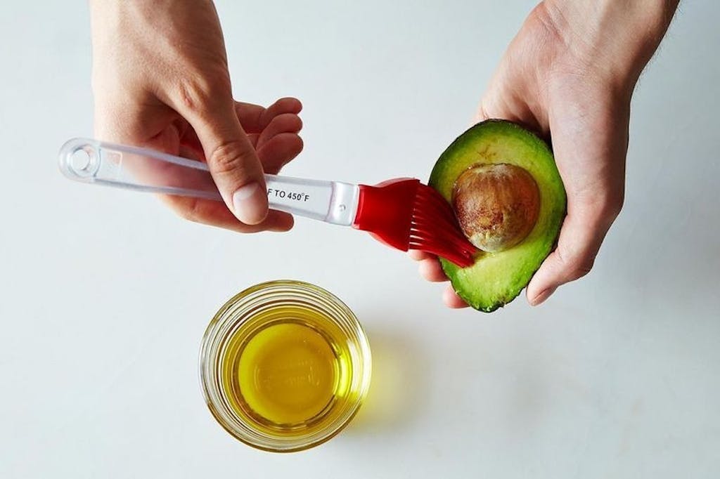 Pensling med olivenolie er et af de tricks, som er testet her.