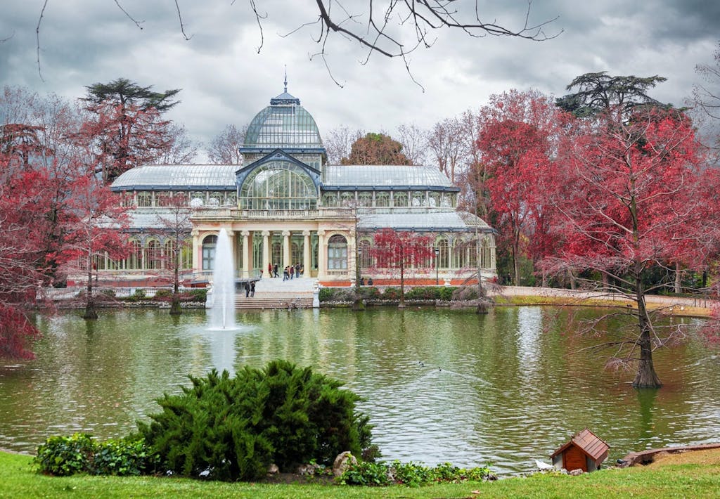 Retiro Park i Madrid med Palacio de Cristal