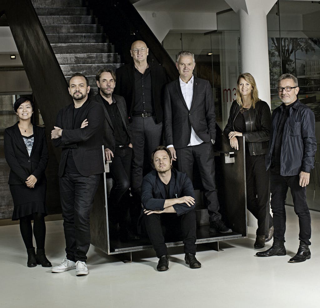 Fra venstre: Rong Lu, Chris Hardie, Kim Holst Jensen, John Foldbjerg Lassen, Morten Schmidt, Bente Damgaard (CEO), Bjarne Hammer – og siddende Kristian Ahlmark. Fra venstre: Rong Lu, Chris Hardie, Kim Holst Jensen, John Foldbjerg Lassen, Morten Schmidt, Bente Damgaard (CEO), Bjarne Hammer – og siddende Kristian Ahlmark.