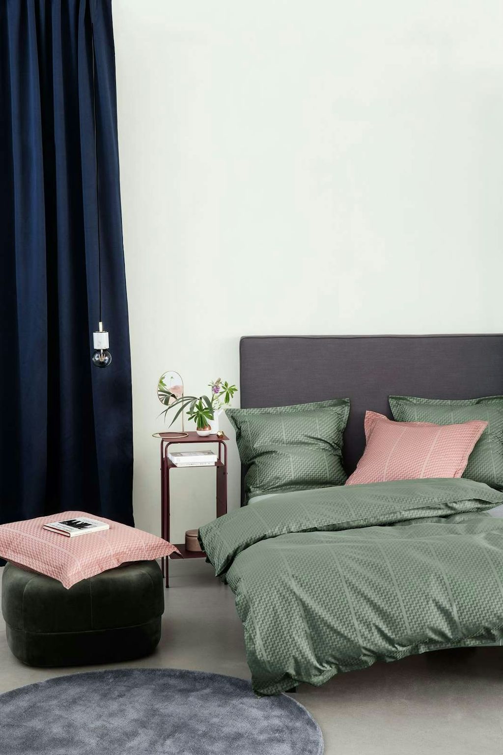 Bent Georg Jensens TRIPP sengetøj design i Misty Rose og Fir Green
