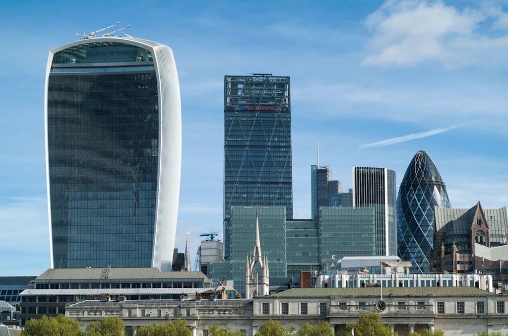 The Walkie Talkie (20 Fenchurch Street) i London sammen med The Gherkin og The Cheesegrater.