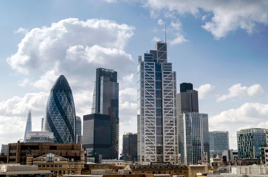 Heron Tower i London med The Gherkin og The Cheesegrater i baggrunden