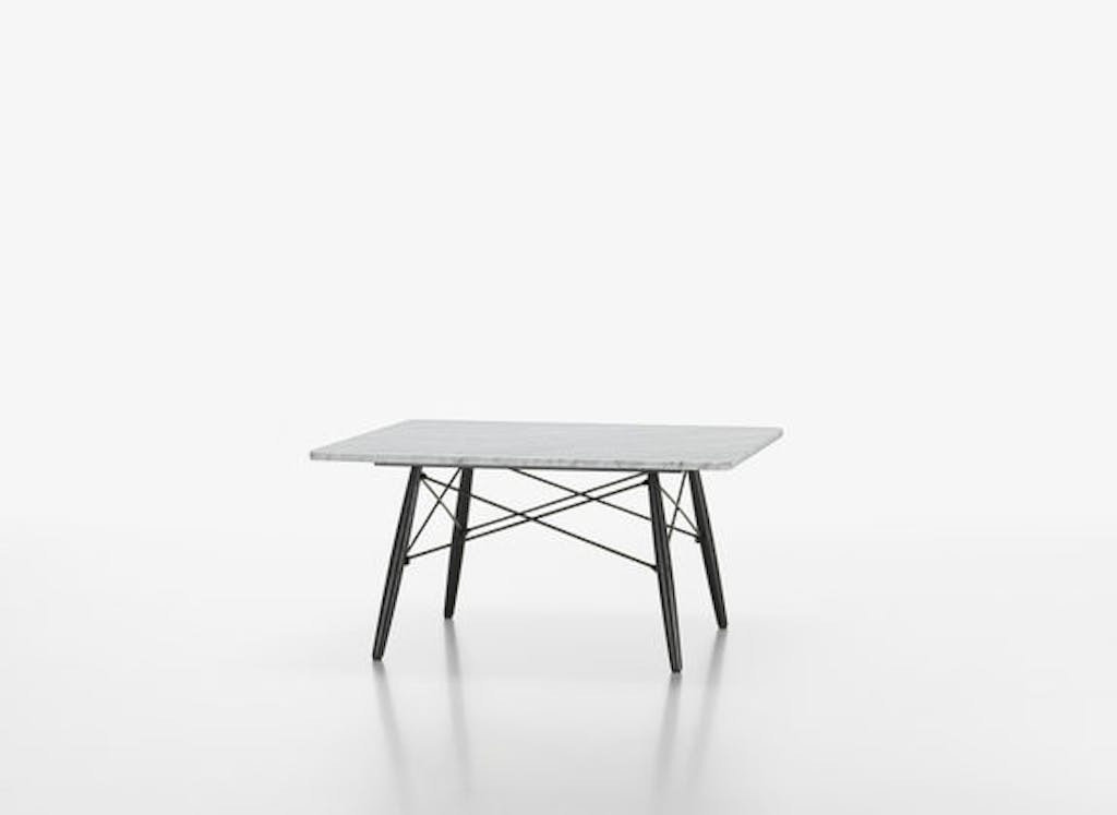 Eames Coffee Table i kvadratisk form og i hvid marmor