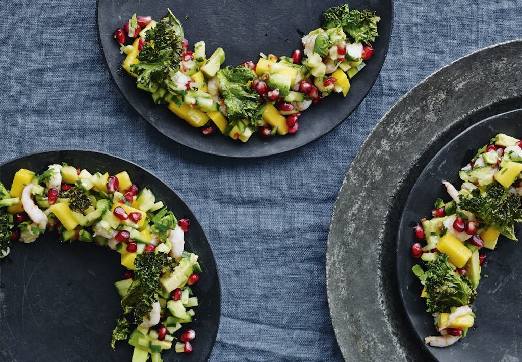 Rejeceviche med granatæble og sprøde grønkålschips