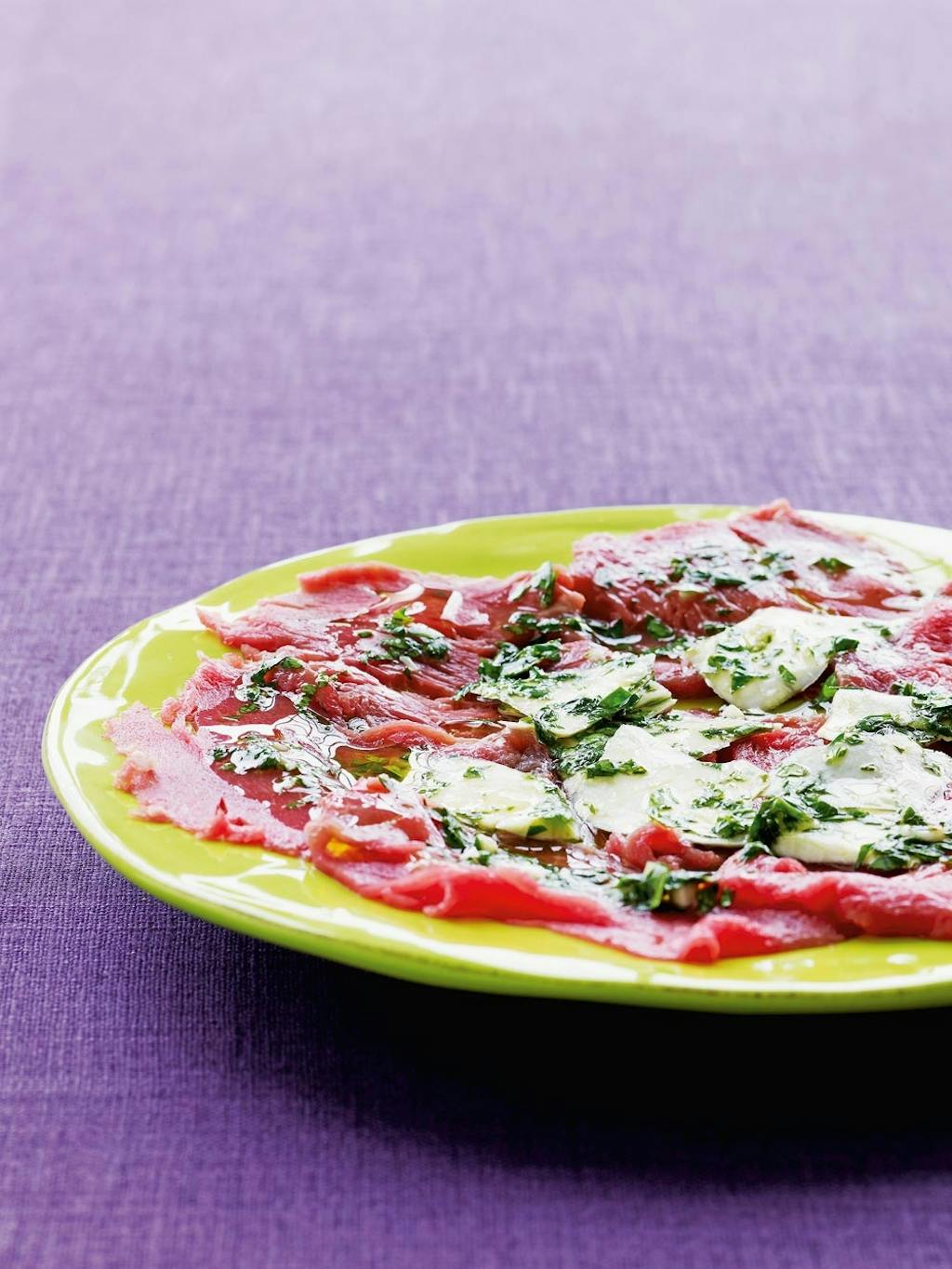 Carpaccio med rå artiskoksalat