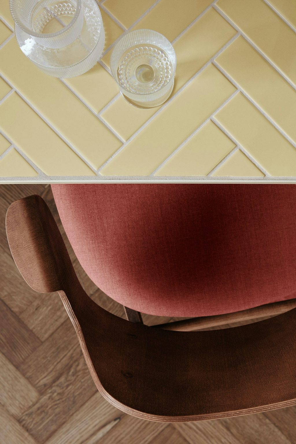 warm nordic tile bord charlotte hønckes herringbone Gesture Chair Hans Olsen