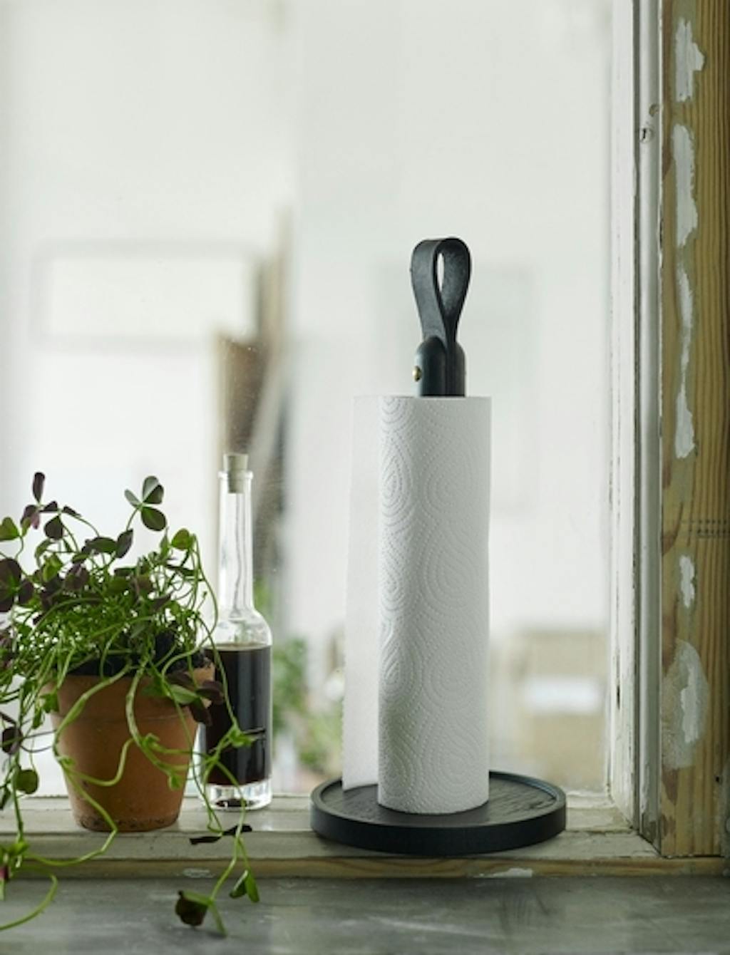 Køkkenrulleholder i nordisk design