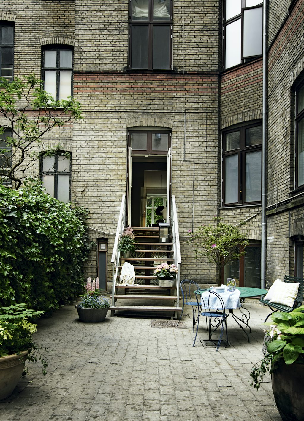 østerbro gård trappe havemøbler