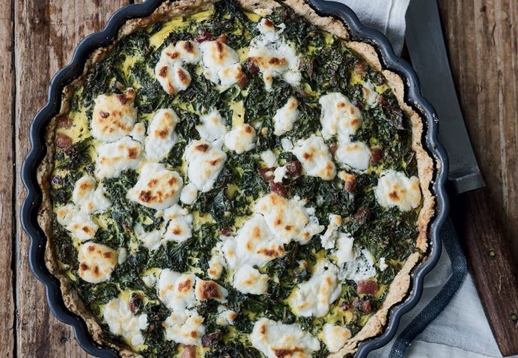 Grønkålstærte med gedeost og pancetta