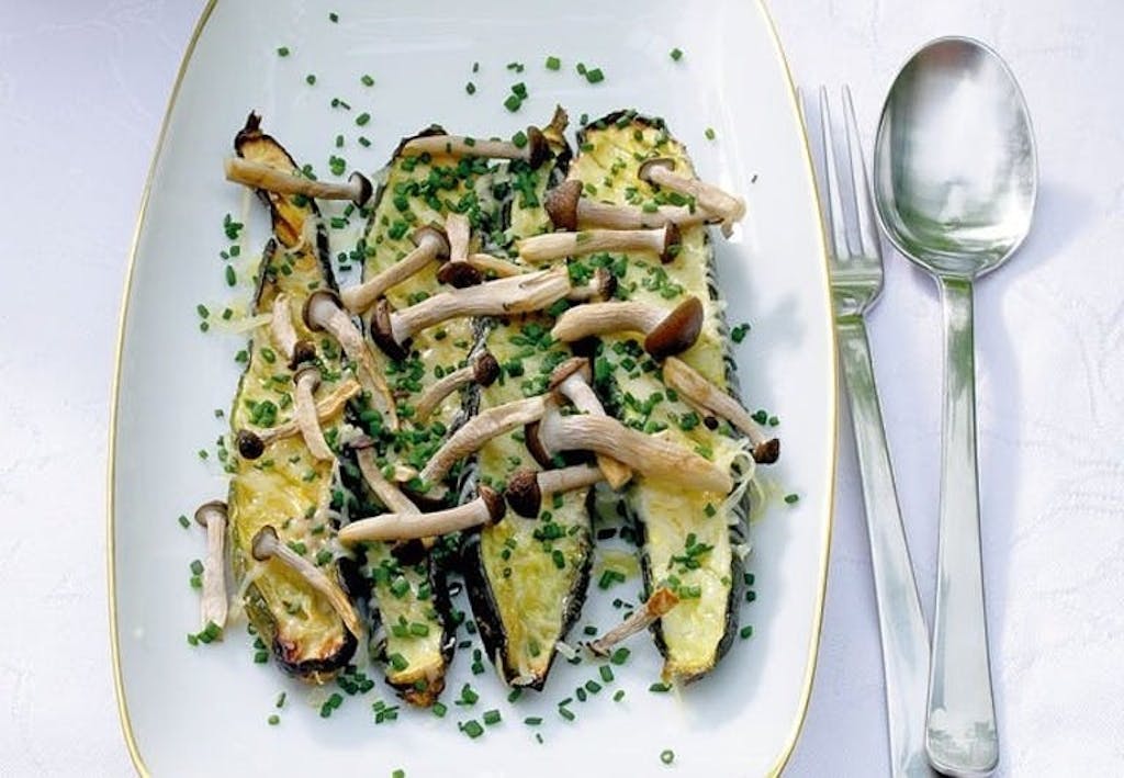 Bagt squash med gruyére og bøgehatte