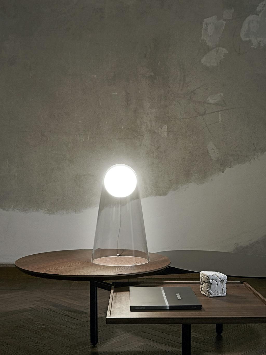 Svævende & sfærisk kugle af lys