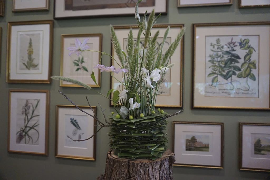 Annette von Einem blomsterbinding blomster træstub færdig