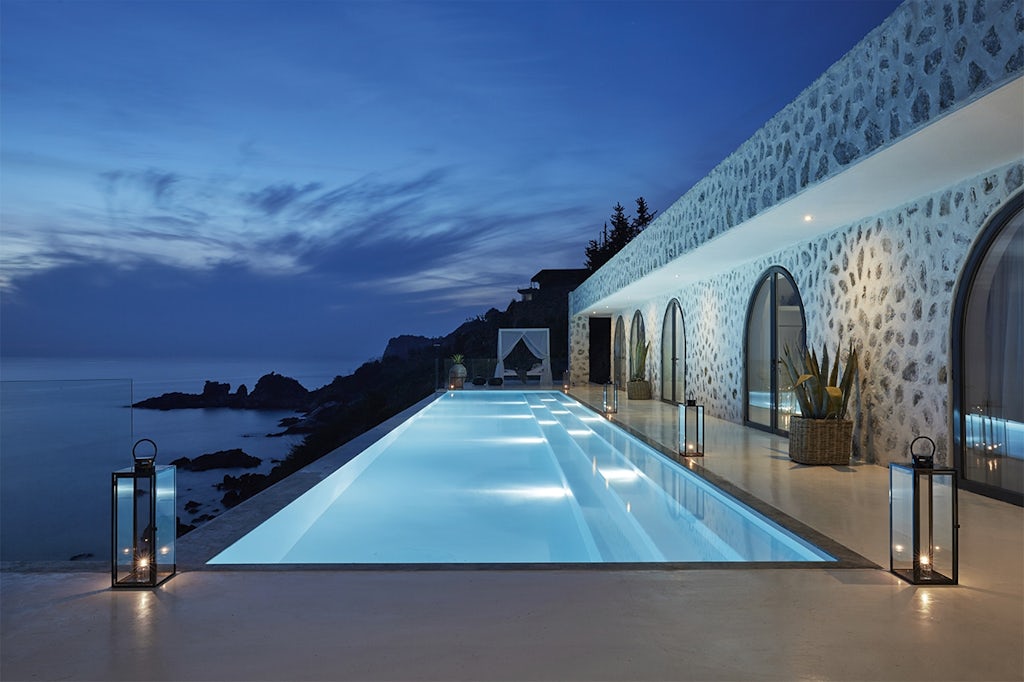 Pool i Feriehus i Tyrkiet