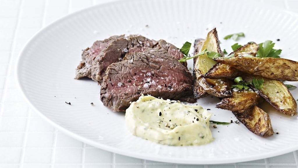 GRILLET OKSEMØRBRAD MED CHILI-BERNAISE