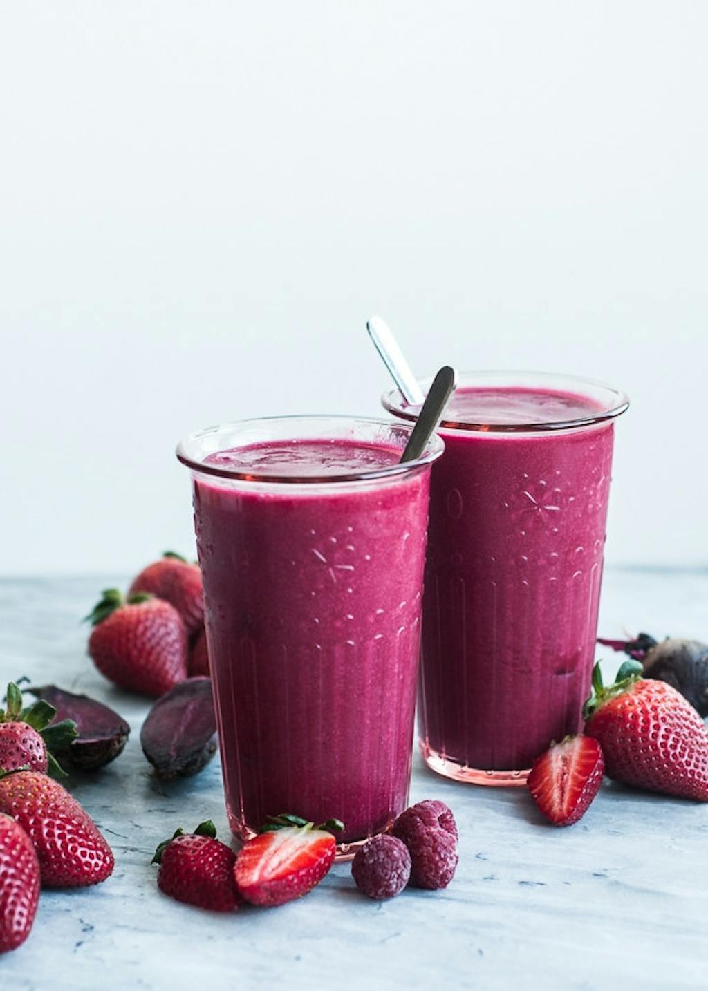 Smoothie med sommerbær og rødbeder