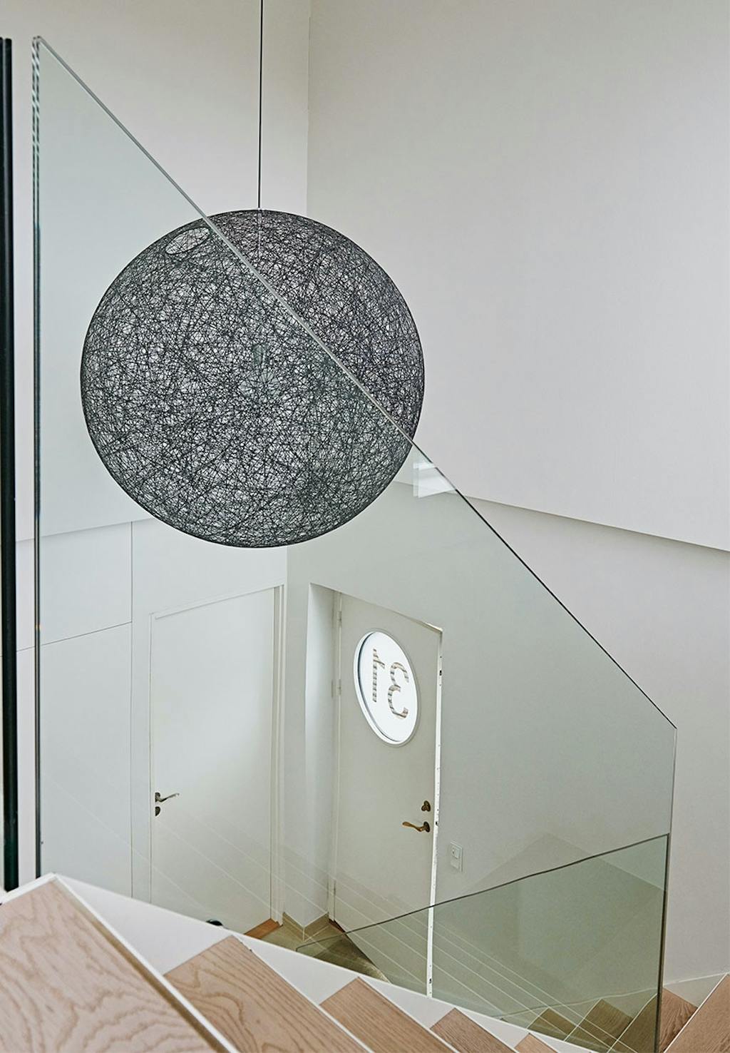 Hall med højt til loftet