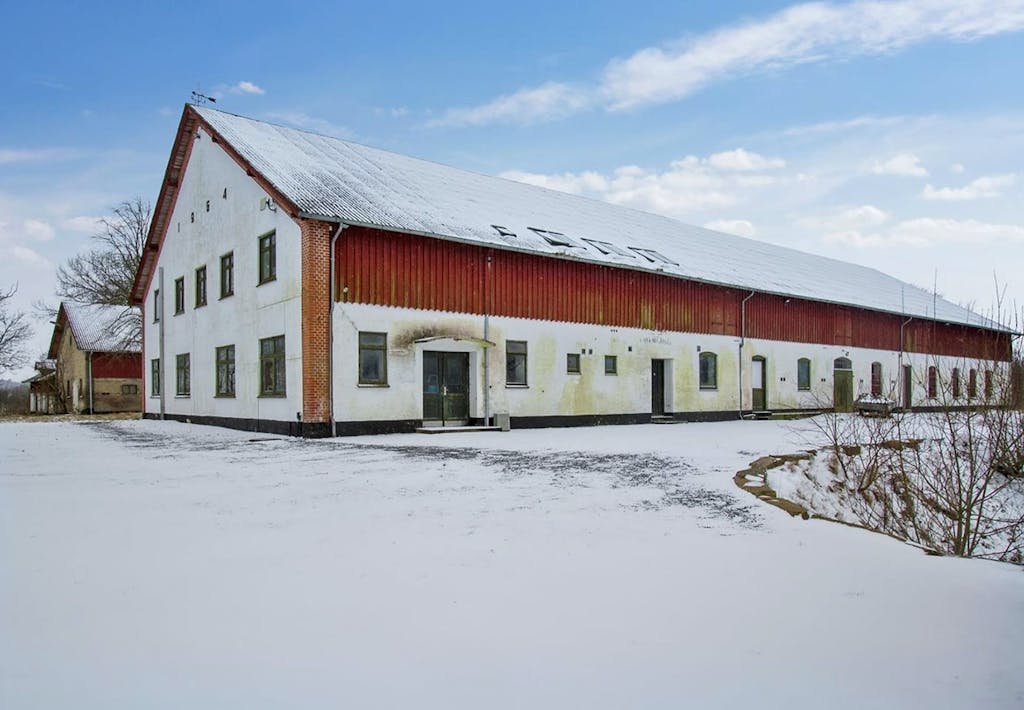 Gymnastiksal følger med