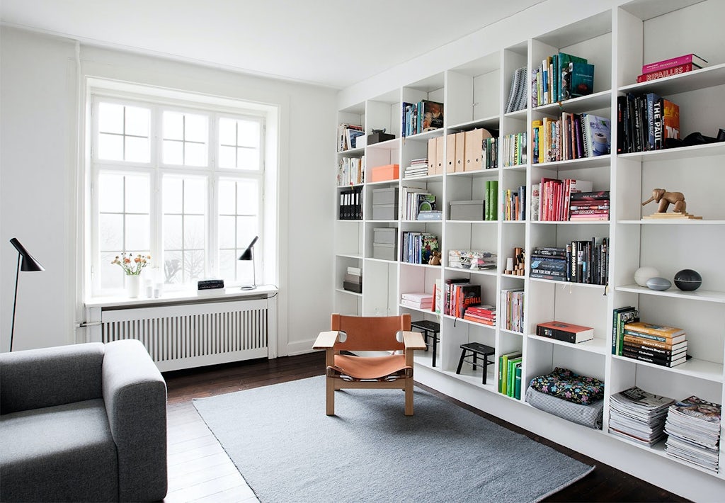 Indbygget reol med plads til det hele Indbygget reol med plads til det hele
