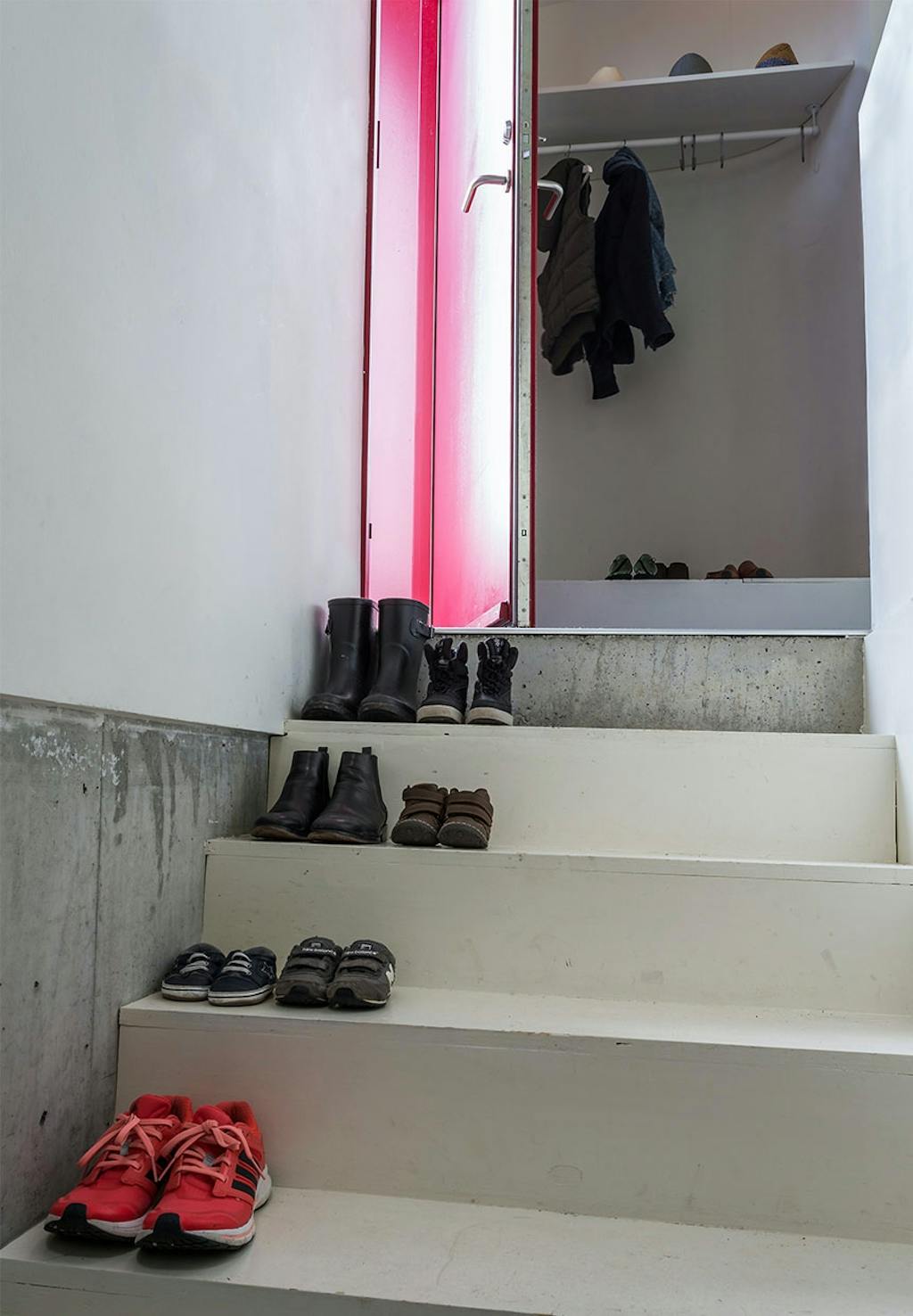 Garderoben i en lille niche