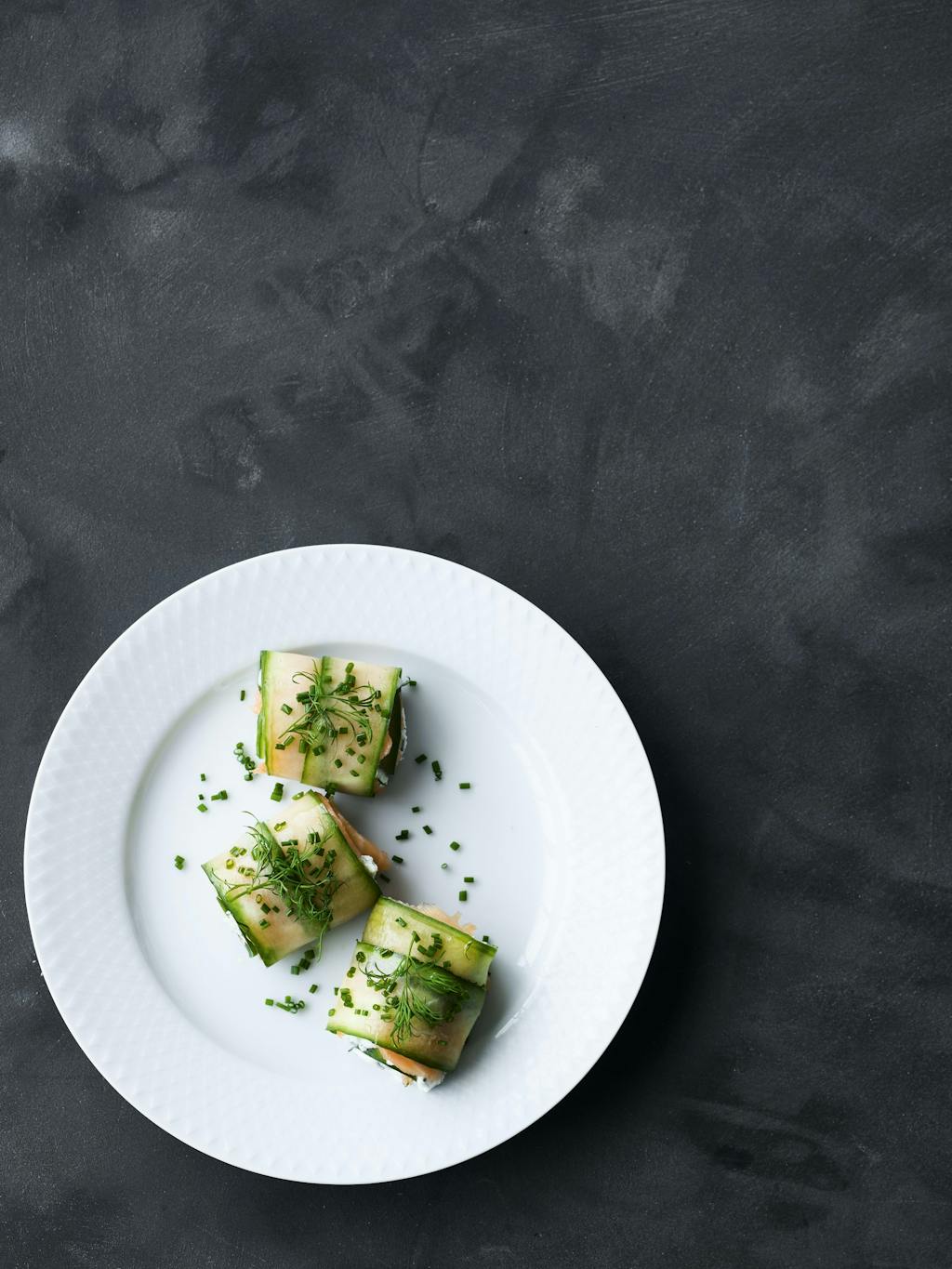 AGURKERULLER MED LAKS OG GEDEOSTE-CREME