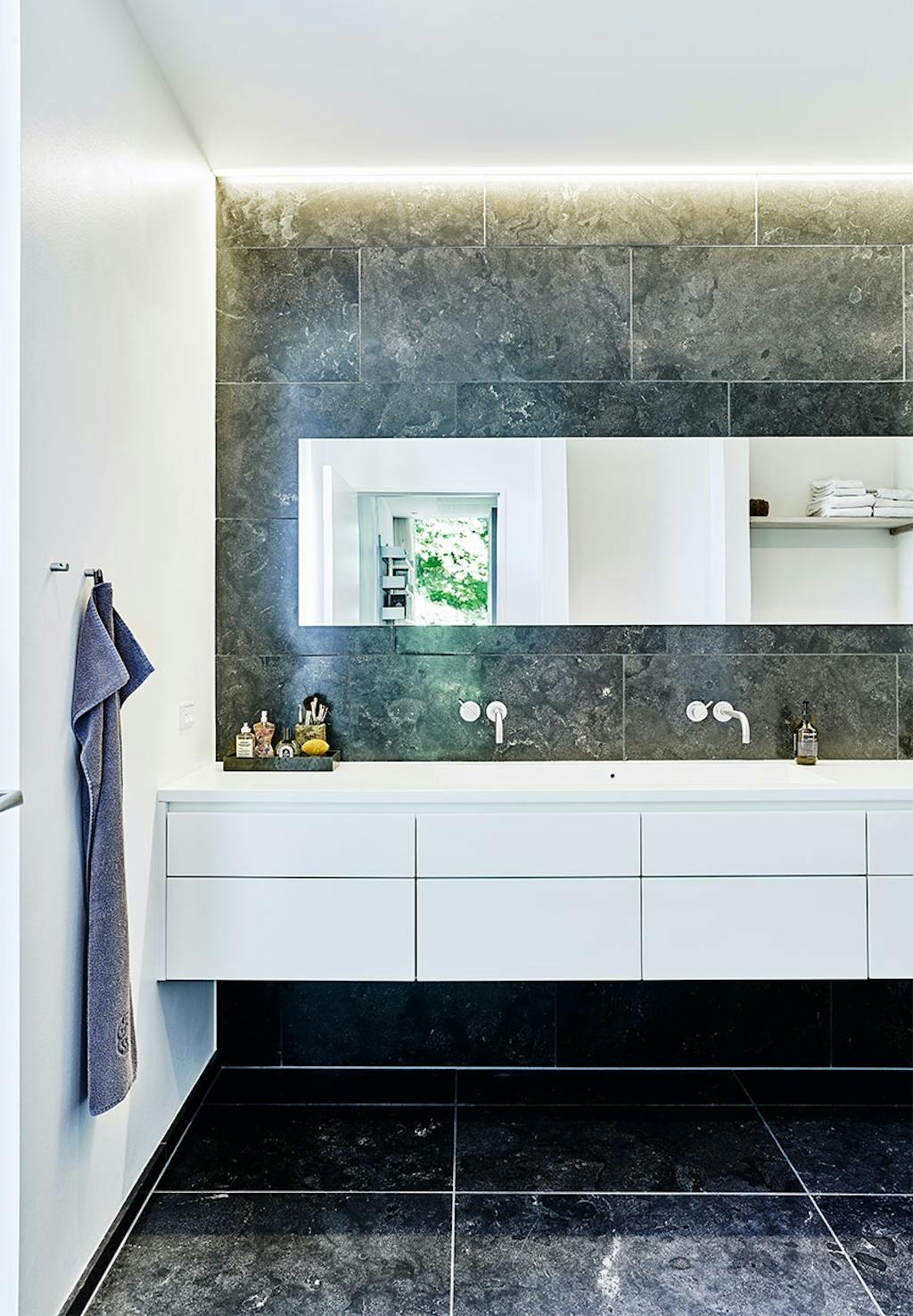 De mørke sandsten går igen