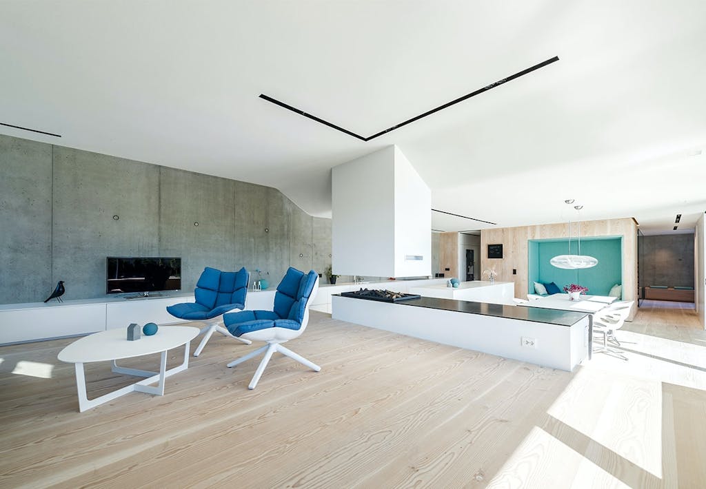 Trappetrin skiller rummene 