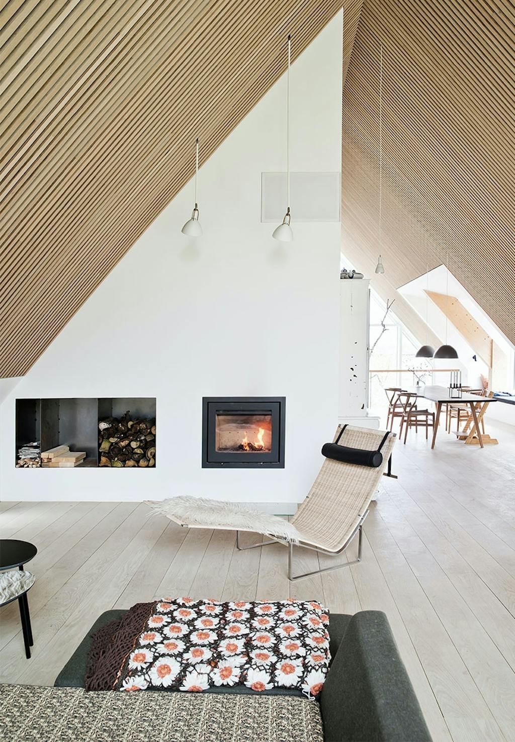 Akustikloft og brændeovn 